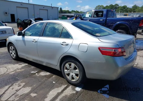 2007 Toyota Camry Le z USA, uszkodzony, nr VIN JTNBE46K373068694